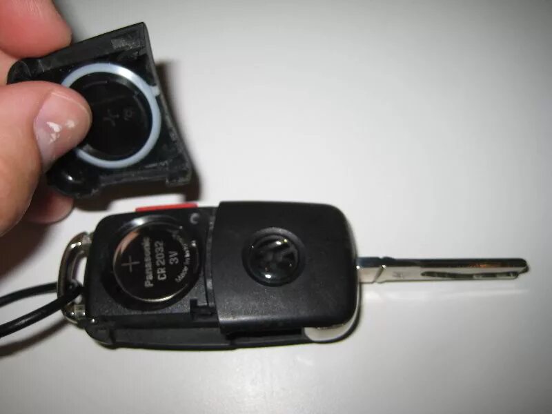 Как поменять батарейку в ключе каи е5 Замена батарейки в брелке Mazda CX-5 (2G), 2 л, 2017 года своими руками DRIVE2
