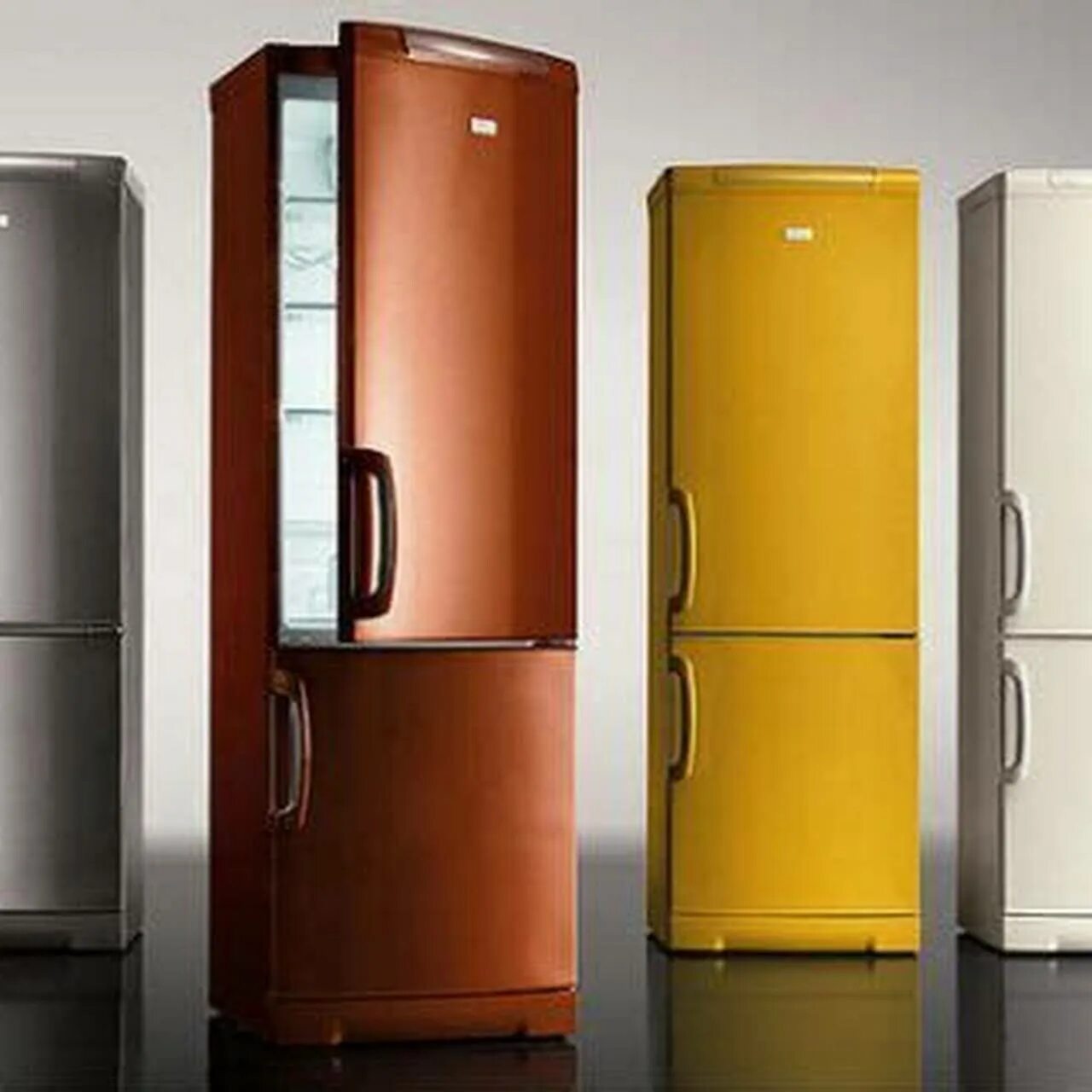 Марки холодильников. Холодильники в ряд. Много холодильников. Фирмы холодильников.