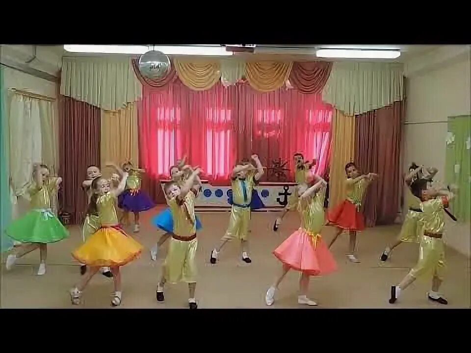 Маленькие звезды танец в детском саду. Танец звездочки для девочек в детском саду. Маленькие звезды танец в детском саду. Маленькие звезды танец в детском саду. Танцевальный коллектив стрекоза.