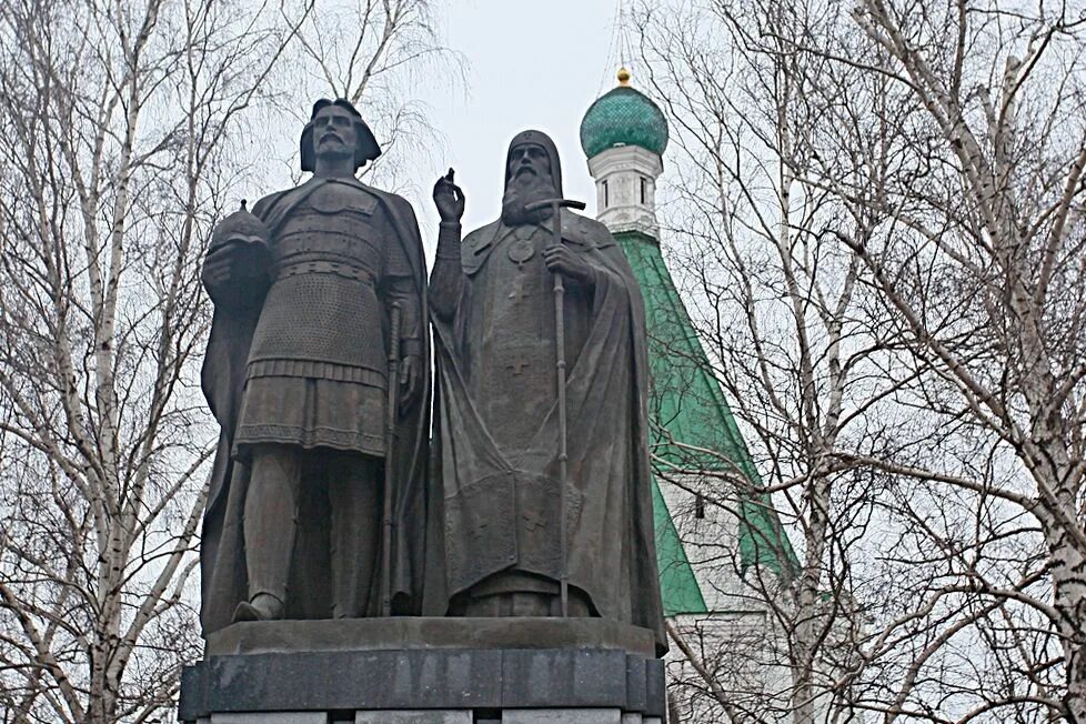 Памятник князю юрию всеволодовичу в нижнем новгороде. Памятник князю юрию всеволодовичу в нижнем новгороде. Памятник князю юрию всеволодовичу в нижнем новгороде. Основатели нижнему. Памятник юрию всеволодовичу и епископу симону в нижнем новгороде.