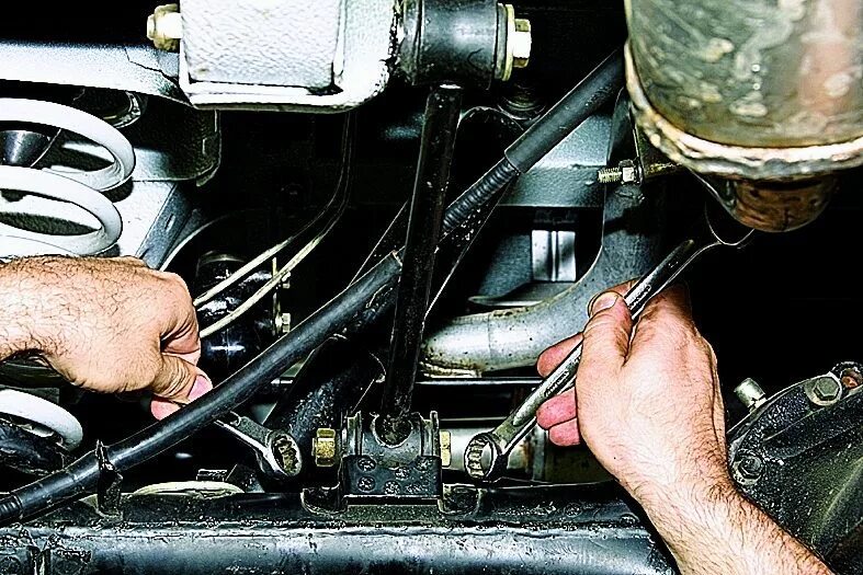 Передняя подвеска ваз 2121 нива. Как снять верхнюю на ниве. Как снять верхнюю на ниве. Как снять верхнюю на ниве. Верхняя продольная штанга нива 21214.