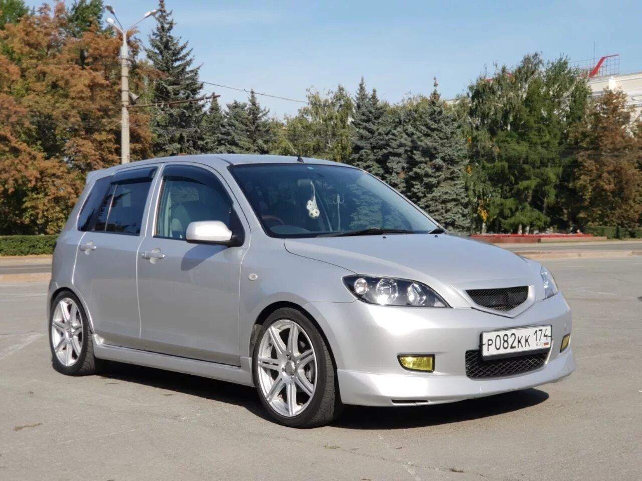 Mazda demio 2. Мазда Демио 2g. Демио 2. Mazda Demio серый. Mazda Demio 2 JDM.