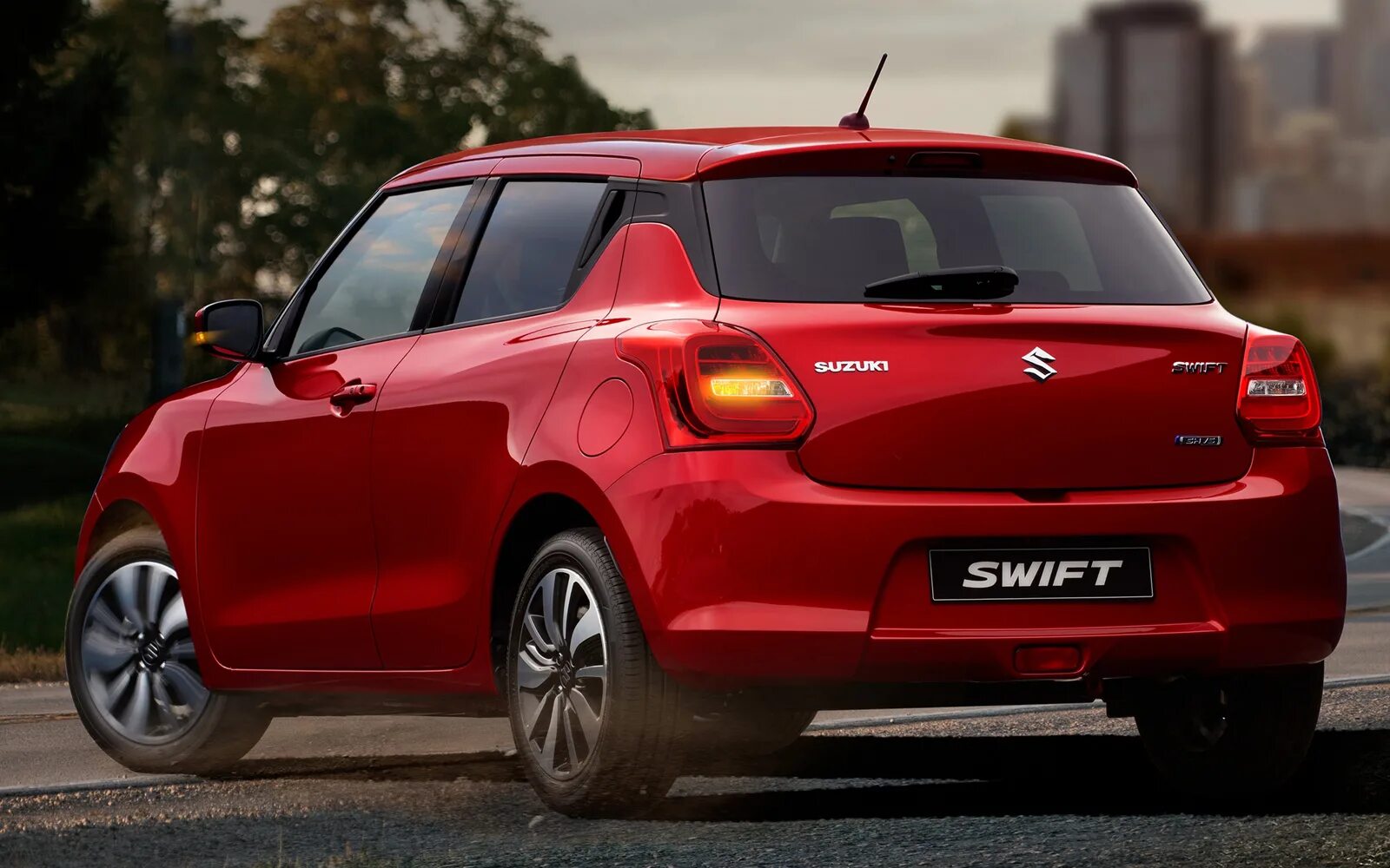 Сузуки свифт поколения. Судзуки Свифт. Suzuki Swift 2022. Сузуки Свифт 2021. Сузуки Свифт 4 поколение.