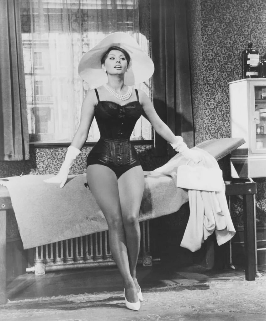 Фигуры 60. Софи Лорен в молодости фигура. Софи Лорен миллионерша 1960. Софи Лорен 1965. Софи Лорен миллионерша.
