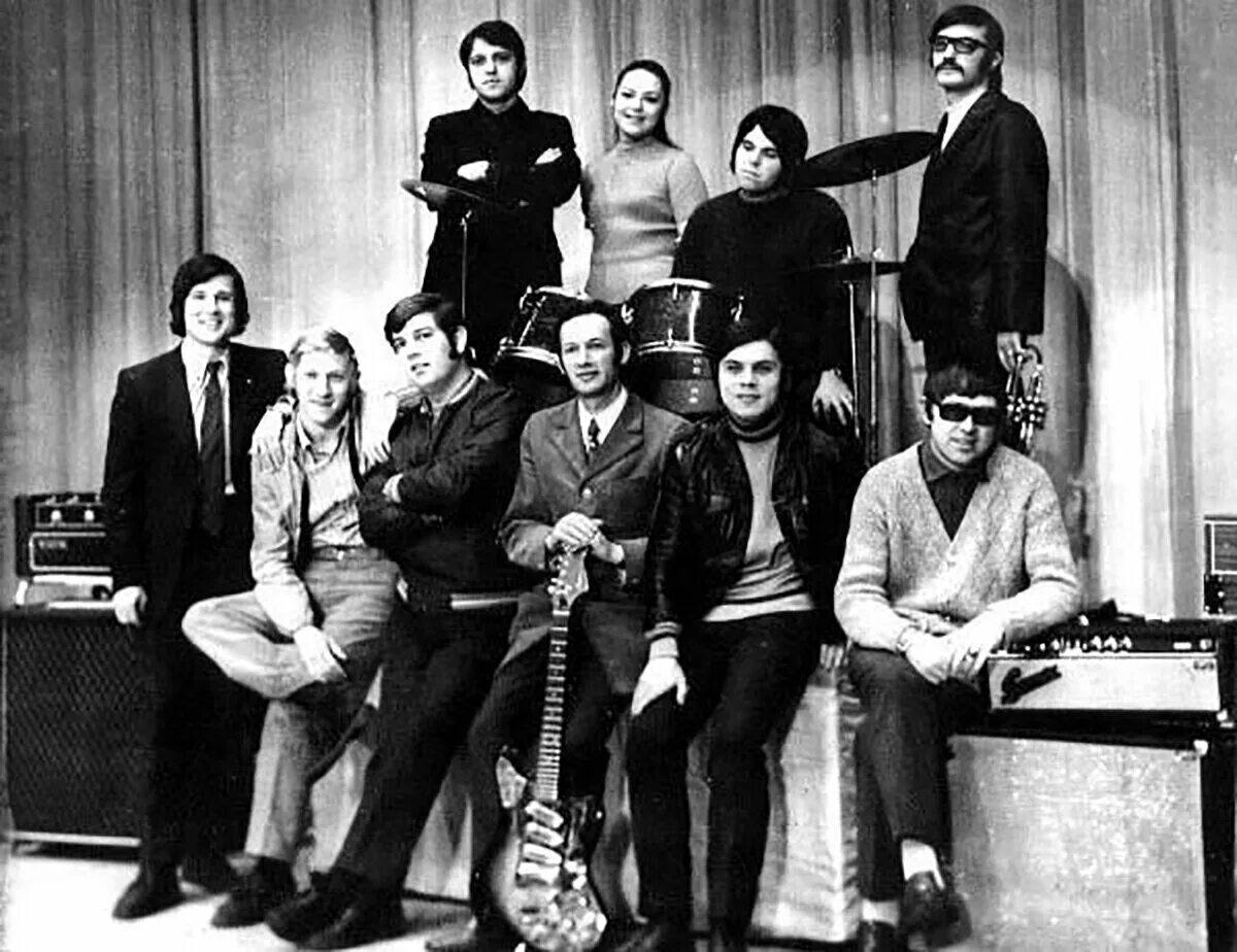 Вокально инструментальный. ВИА "Поющие гитары", 1966 год. Группа голубые гитары. ВИА Поющие гитары состав. Группа голубые гитары 70.