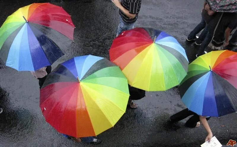 You take an umbrella today. Парад с радужными зонтиками.