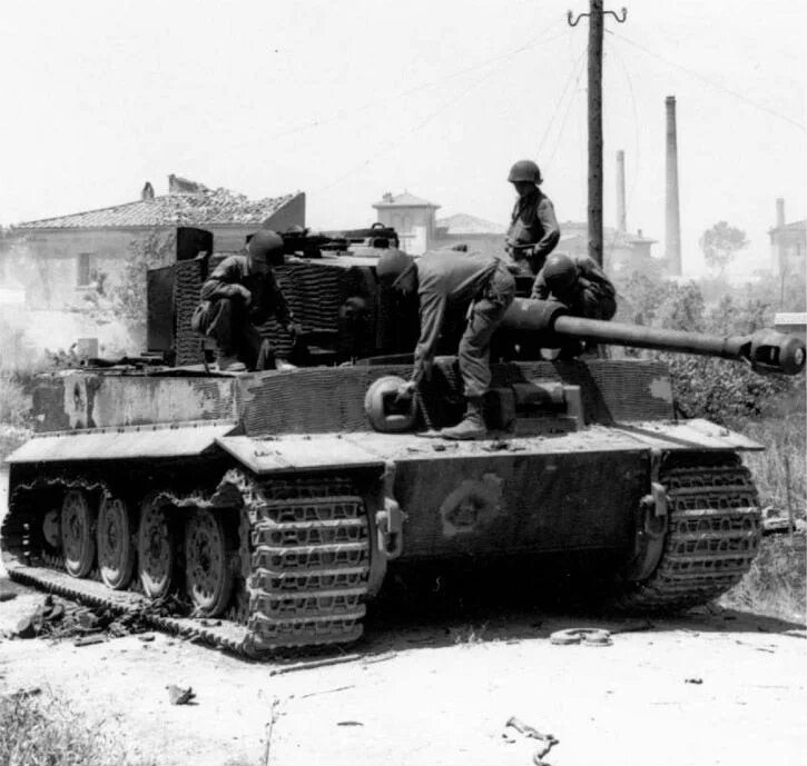 Танк тигр 1944. Фото танка тигр 1944. Захваченный танк тигр. Захваченные танки тигр.