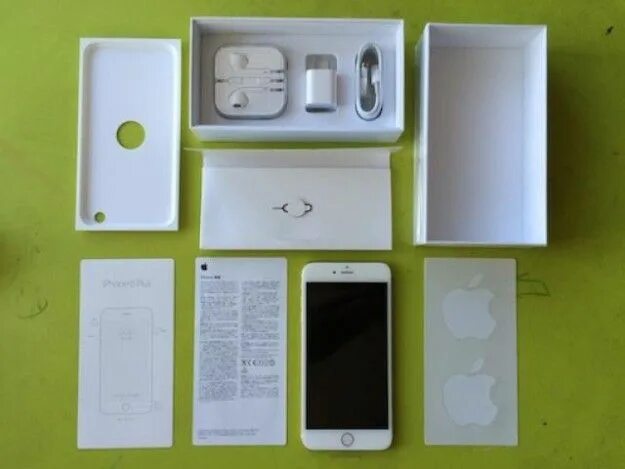 Собянинская коробка для новорожденных содержимое. Содержимое коробки. Собянинский набор для новорожденных 2022. Наборы для новорожденных в подарок в роддоме. Подарочный набор для новорожденного в роддоме.