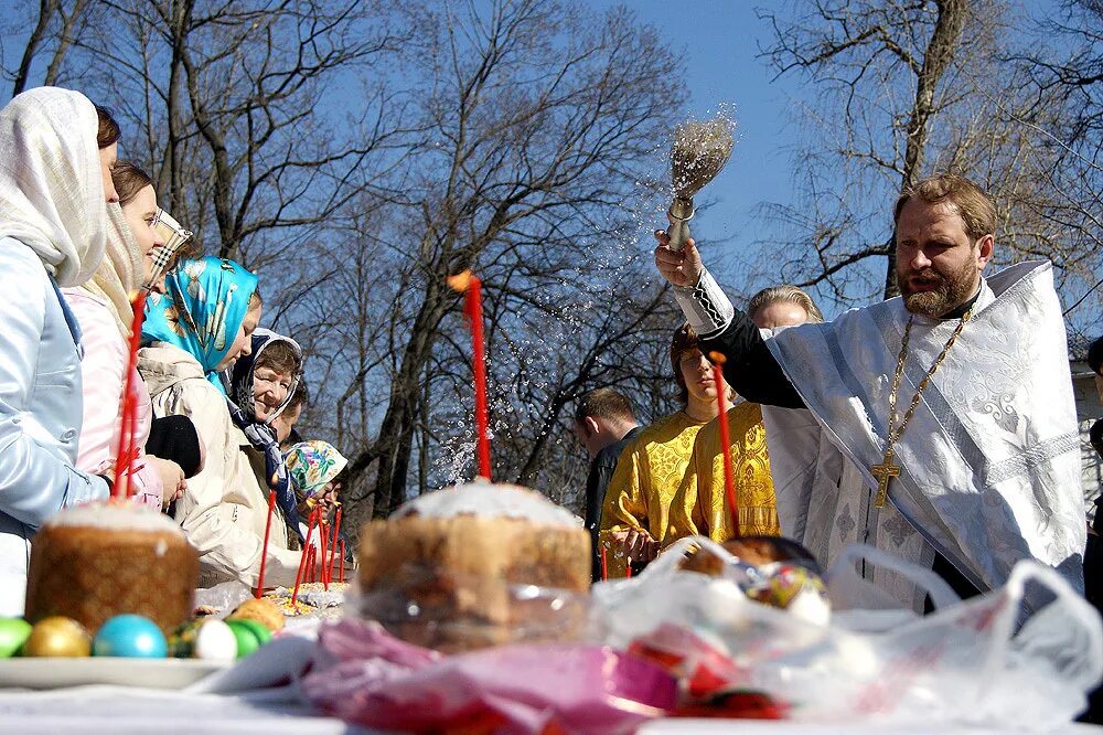 Какая сегодня пасха. Празднование Пасхи. Пасха православная Церковь. Пасха храм. Праздник "Пасха".