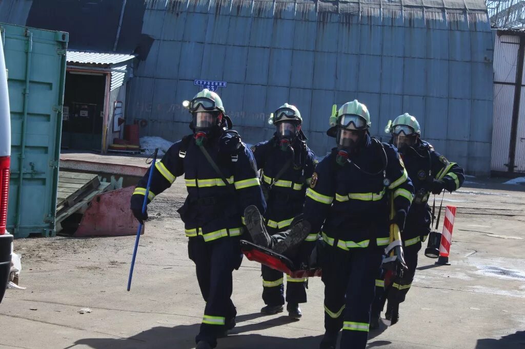 Проведение тренировки по тушению условного пожара. Тренировка пожарных. эвакуация с производственных объектов. производственные объекты мчс. учения и тренировки на объектах.