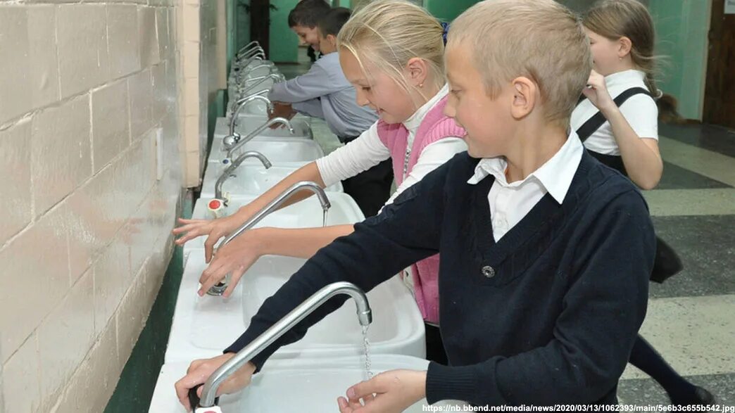 Ученики в школе туалеты. Гигиена в школе. Мытье рук школьникам. Умывальник в школе. Гигиена в школьной столовой.