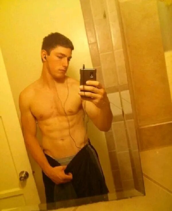 Фото парня 18 домашние