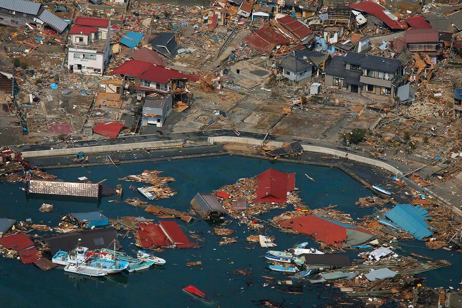 Tsunami natural disaster. ЦУНАМИ В Японии в 2011. Япония 2011 землетрясение и ЦУНАМИ. Япония март 2011 ЦУНАМИ. ЦУНАМИ В Японии 2011 Фукусима.