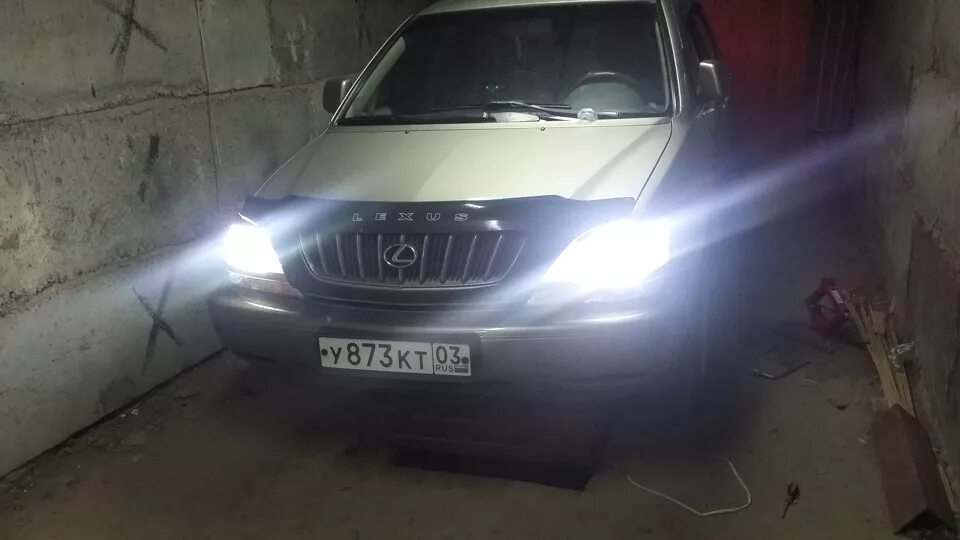 Лексус ксенон. Ксенон на Lexus rx300 2001. Лампочки ксенон Лексус РХ 330. Штатный ксенон Лексус rx300 2001 года. Туманки Лексус РХ 330.