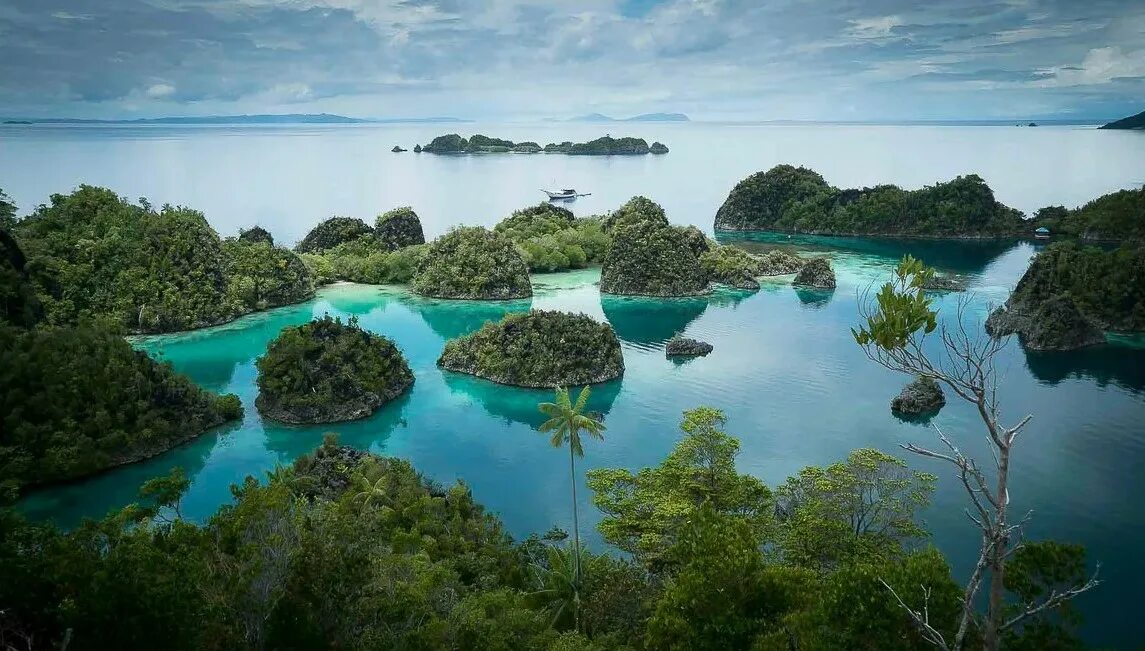 Страны занимающие тысячи островов. Marovo Lagoon Соломоновы острова. Архипелаг Раджа Ампат Индонезия. Раджа Ампат, Папуа новая Гвинея. Озеро Тенгано Соломоновы острова.