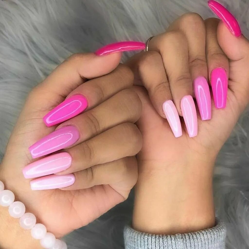 Розовые ногти. Длинные розовые ногти. Ярко розовые ногти. Яркий розовый маникюр. Розовый ногти на руках
