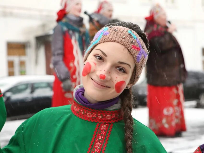 Макияж на коляду. Макияж на хэллоуин близняшки. Детский грим на хэллоуин. Необычный макияж на новый год. Новогодний макияж.