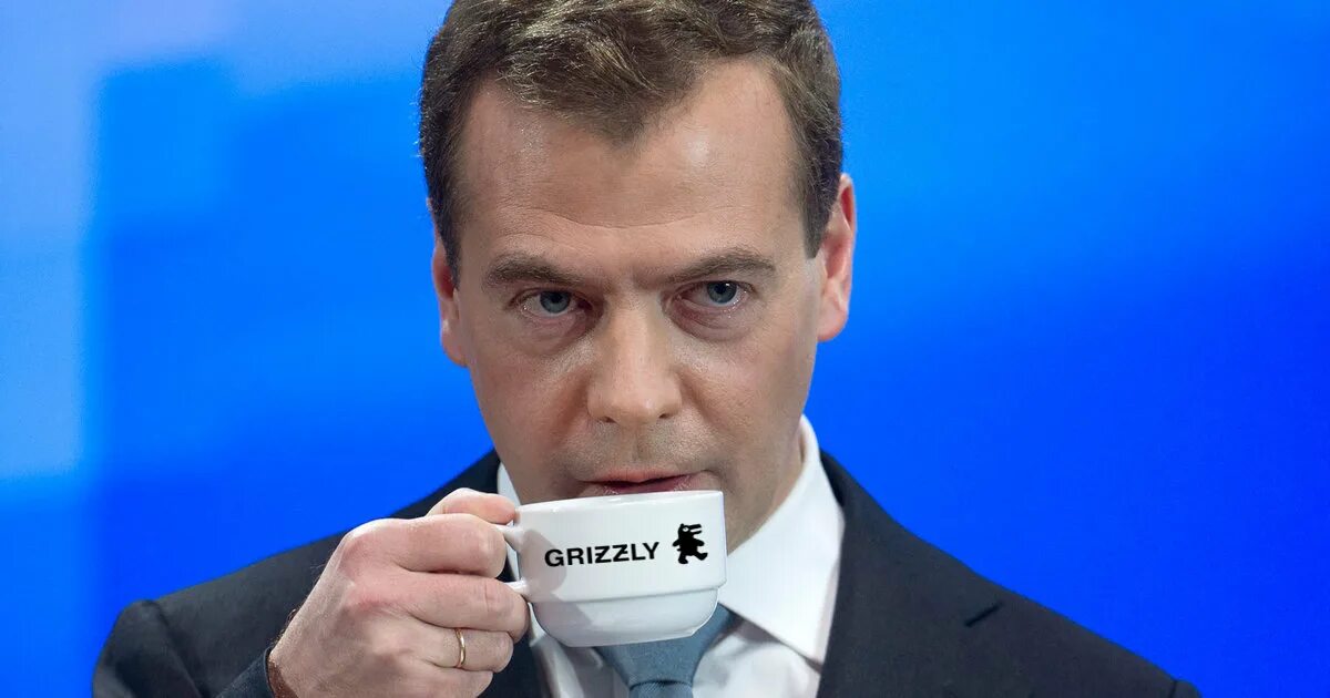 Руссиано. Руссиано Медведев. Американо Медведев. Медведев с кофе.