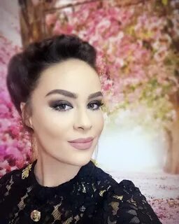 Xhensila Myrtezaj pas lajmit mbi shtatzëninë largohet drejt. 