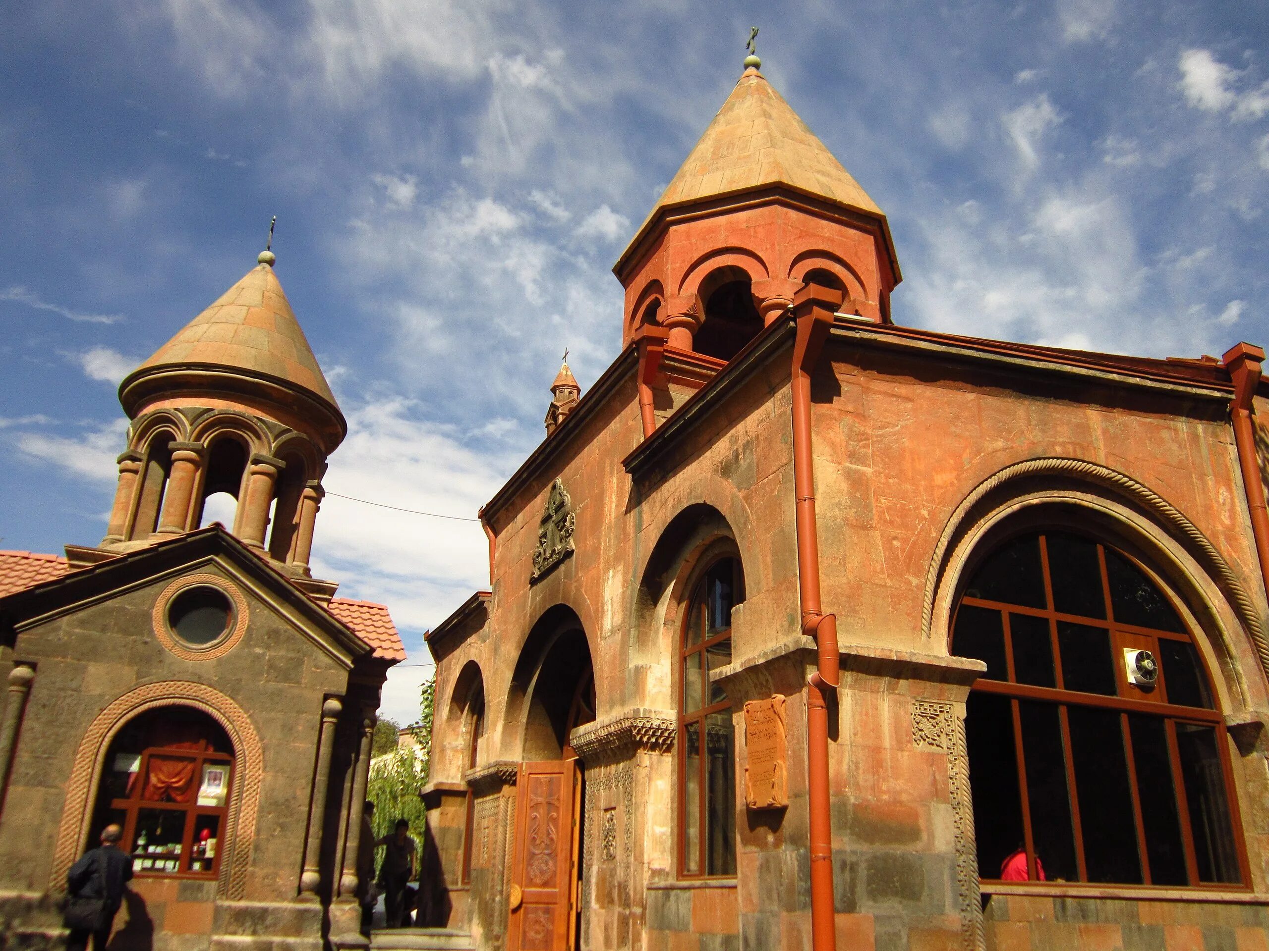 Церковь Катогике, Ереван. Зоравор Церковь в Ереване. Сурб Аствацацин Армения. Церковь Сурб Зоравор Аствацацин в Ереване.