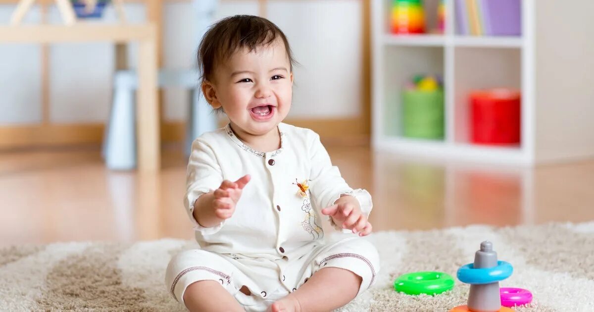 Раннее развитие детей 1-3 года. Baby playing with Toys. Child playing with Toys. Далыш.