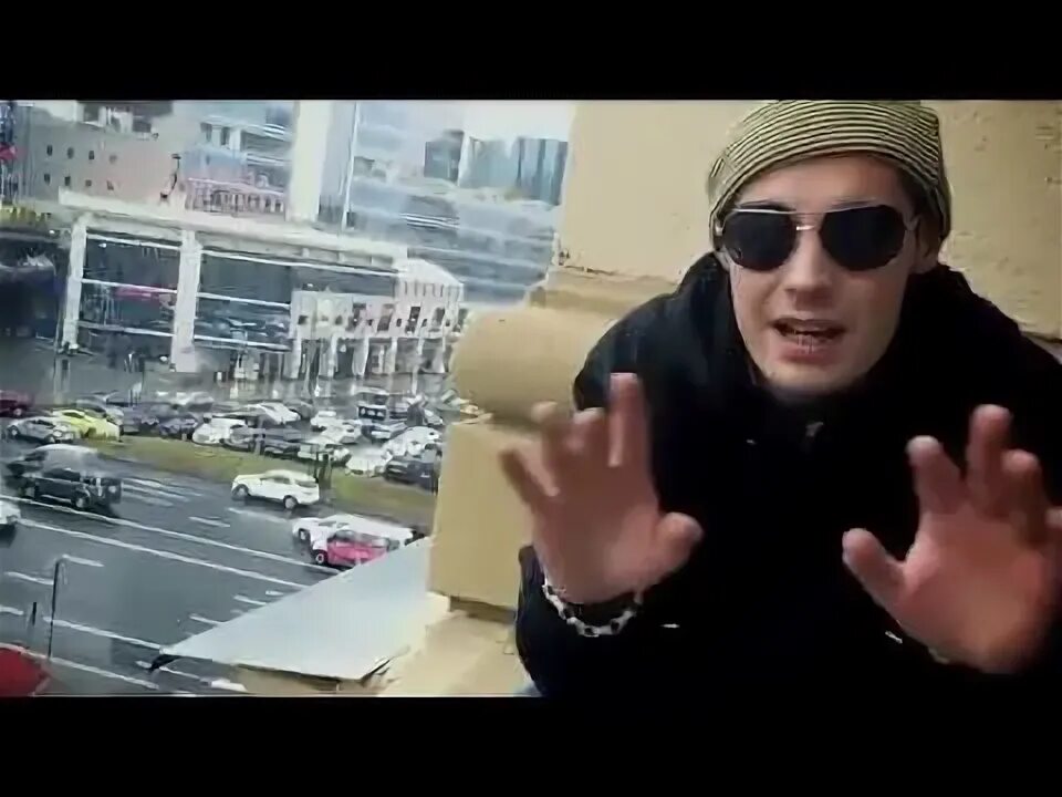 Гуф нет конфликта. Гуф и кравц. гуф в шапке и очках. гуф в круглых очках.