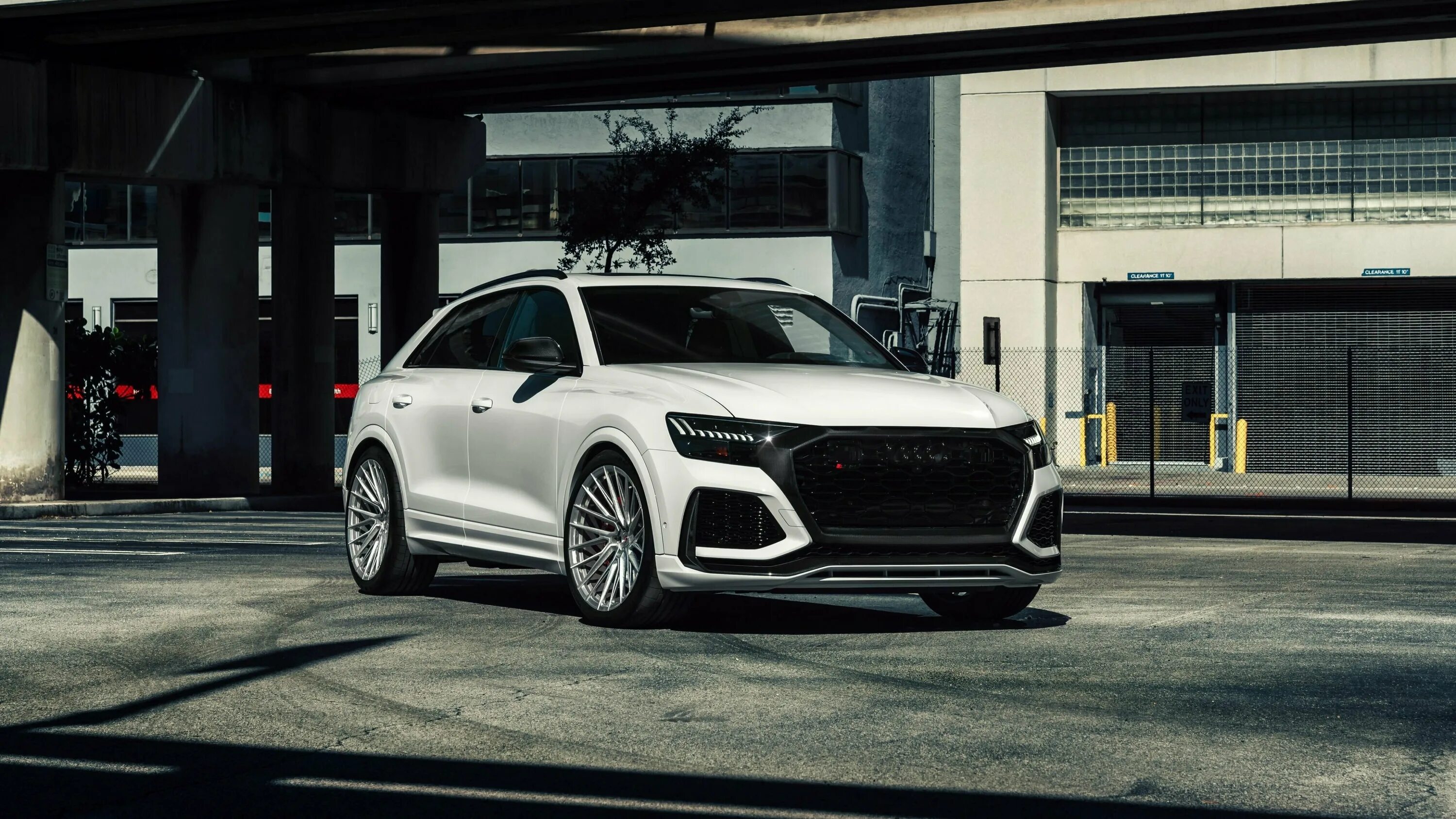 Audi q8. Новый audi q8. P 4 q 8. Audi rs q8 белая. Audi q8 rs 2021.
