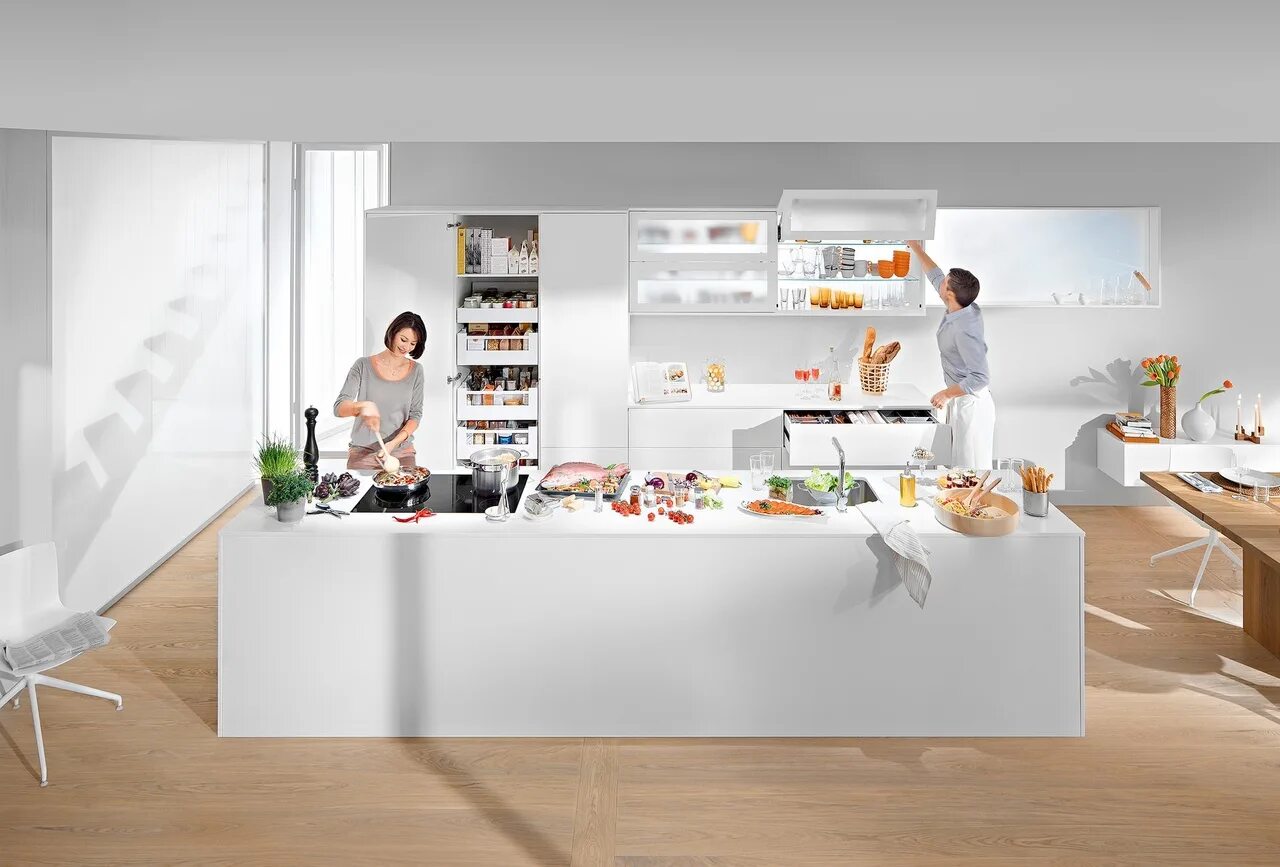 Blum pre market. Dynamic space кухни. фурнитура блюм. blum логотип. плитка блюм в интерьере.