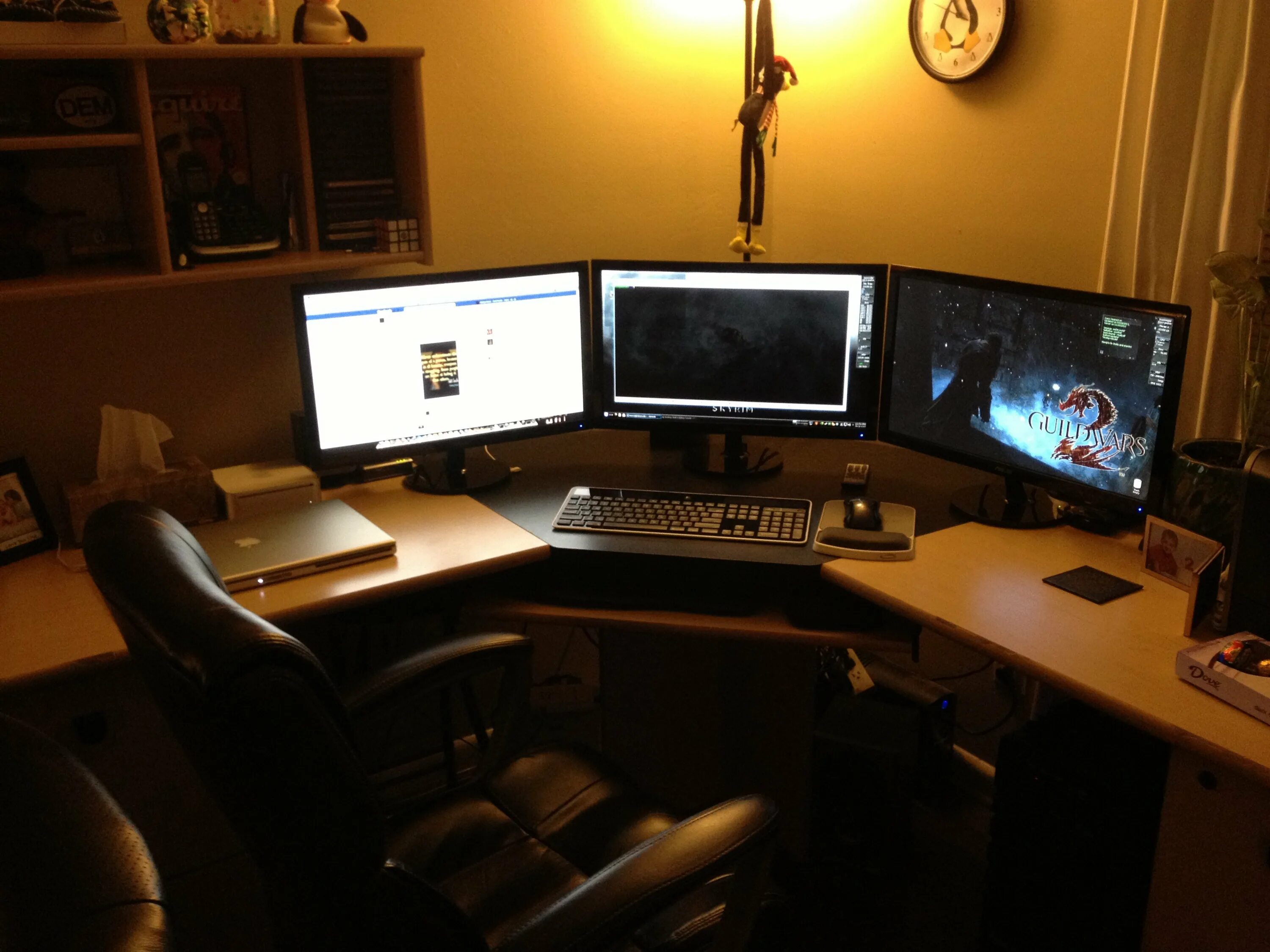 Middle monitor middle