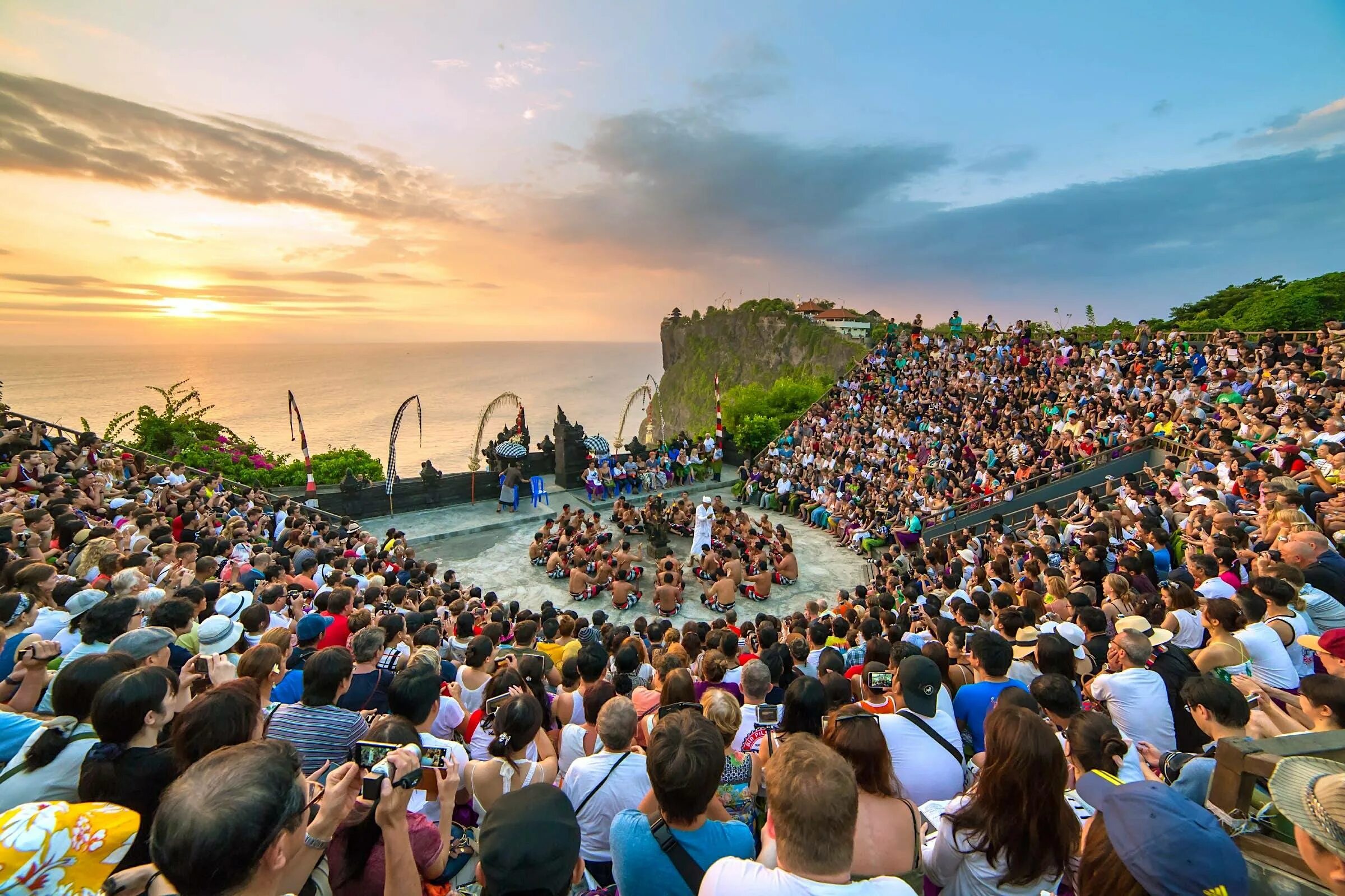 Мусадо бали. Бали для туристов. Наши на бали. Российские туристы на бали. Отдыхающие на бали.