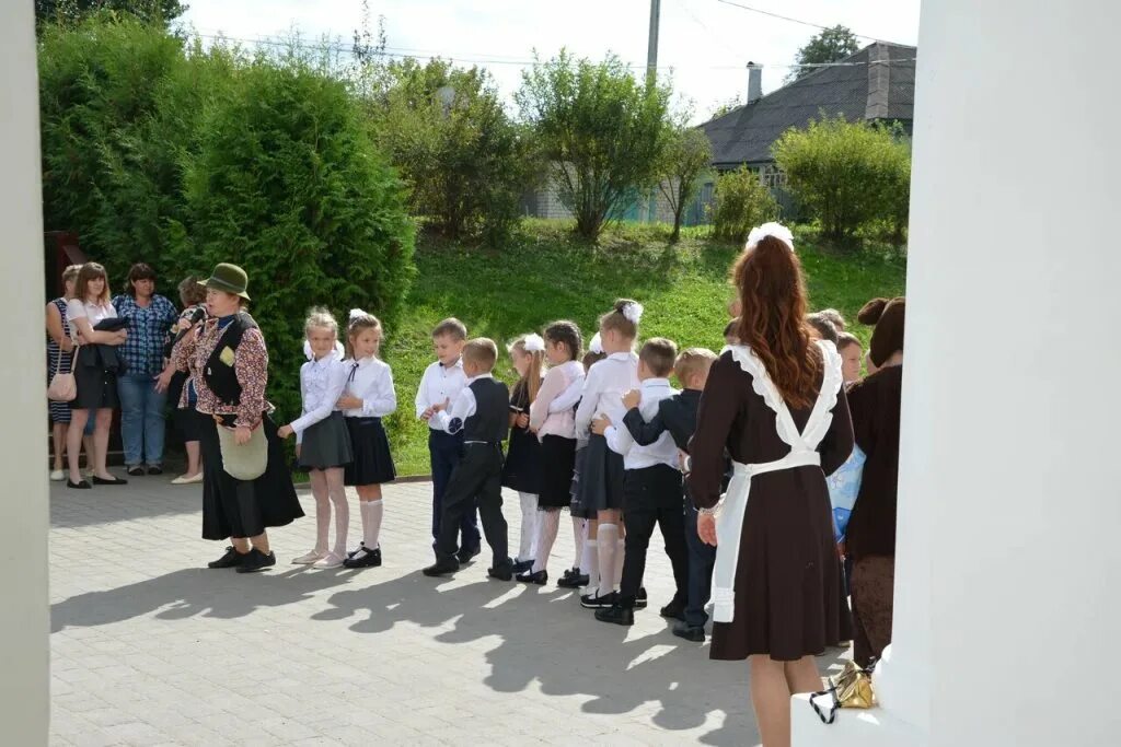 Усадьба щепочкина в полотняном заводе. Пзсош 2 полотняный завод. Мебельная фабрика полотняный завод. Полотняный завод школа. Пзсош 2 полотняный завод.