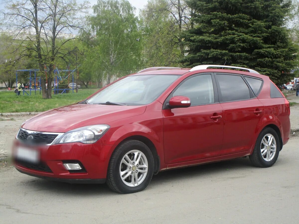 Сид 11 год. Kia Ceed 2011 универсал красная. Kia Ceed 2009 универсал красный. Kia Ceed 2010 красная. Kia Ceed 2010 универсал 1.6.