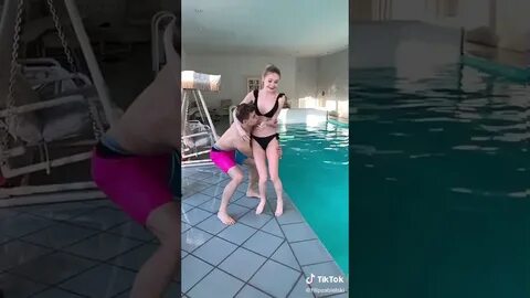 Девушки скидывают видео
