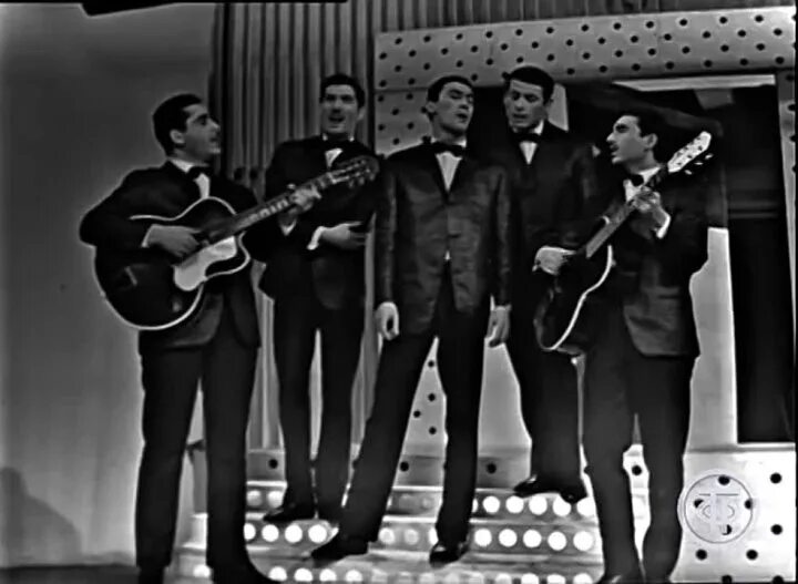 Фото битлз эппл. Песни 1960 1970. 1972 виа «добры молодцы». George martin & beatles 1966. Песни 1960 1970.