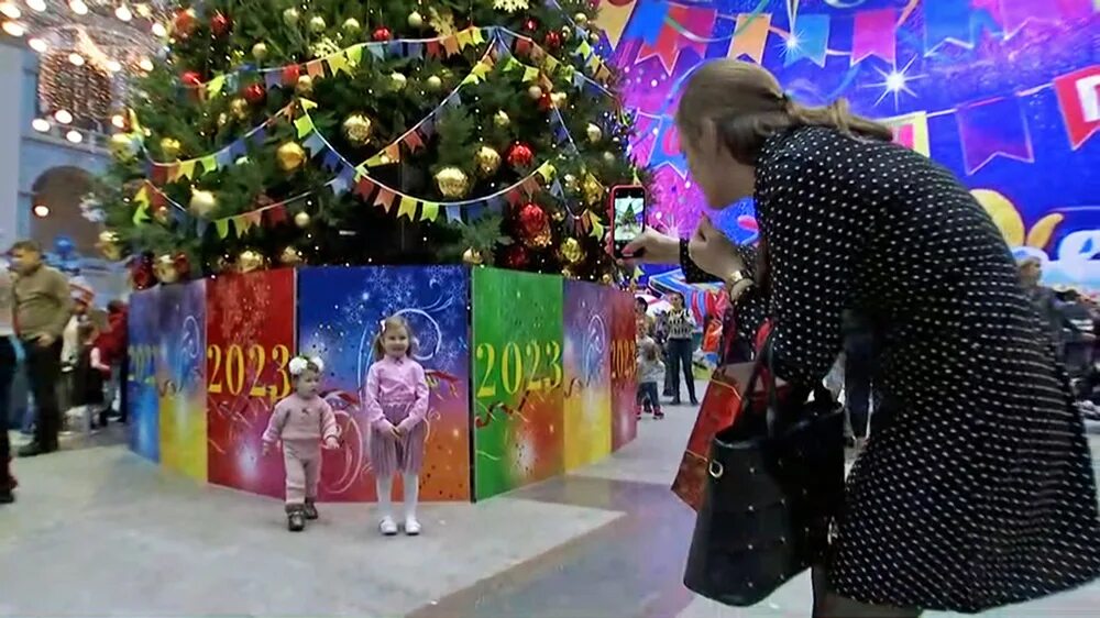 Новогодние телепередачи. Гостиный двор Москва елка. Рождественская елка в Москве. Зимние каникулы в Москве. Твц 2016