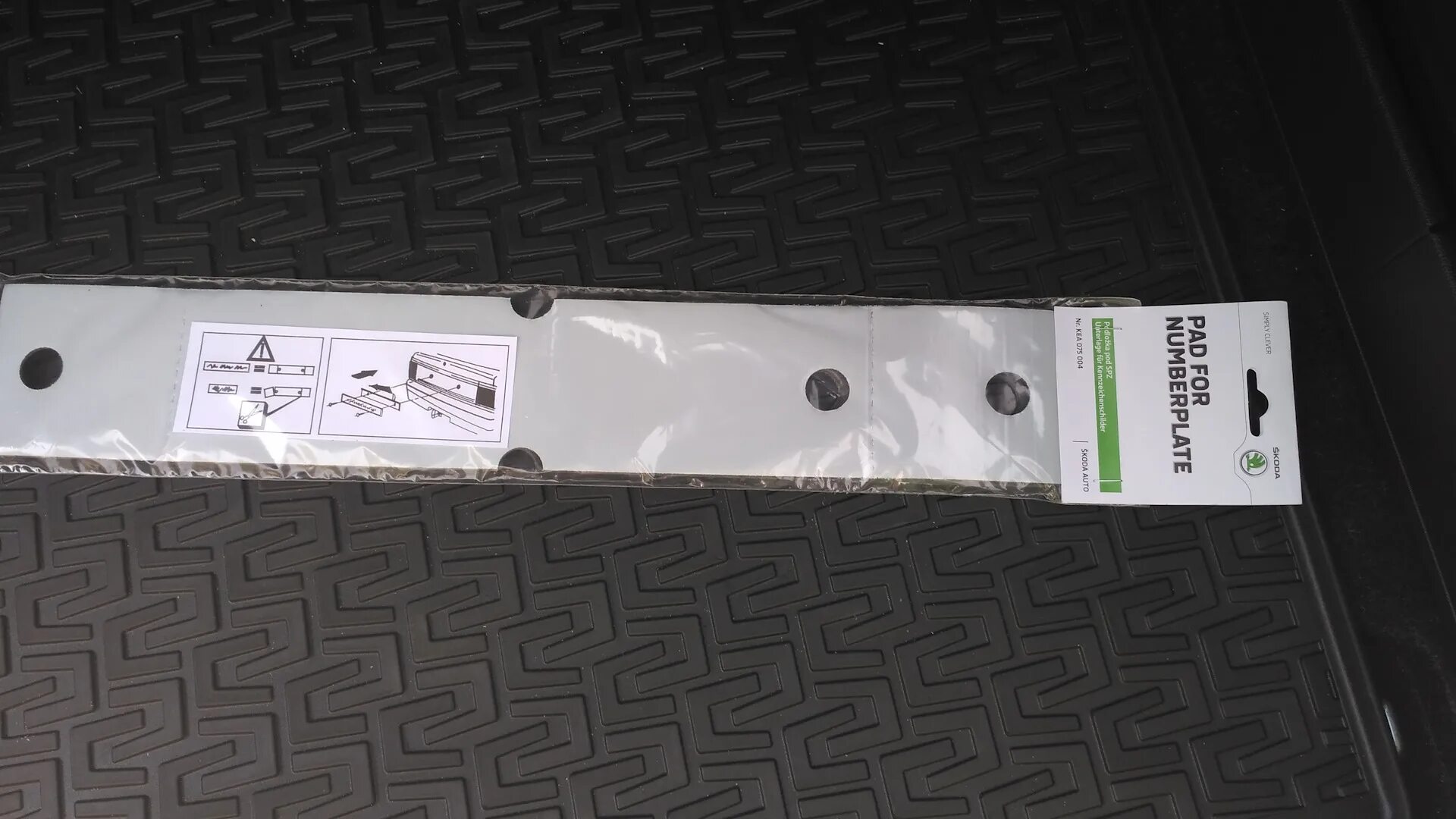 Vag oem: kea075004. Подкладка номерного знака. Kea075004 накладка под номерной. Kea075004. Vag kea 075 004 опора номерного знака.