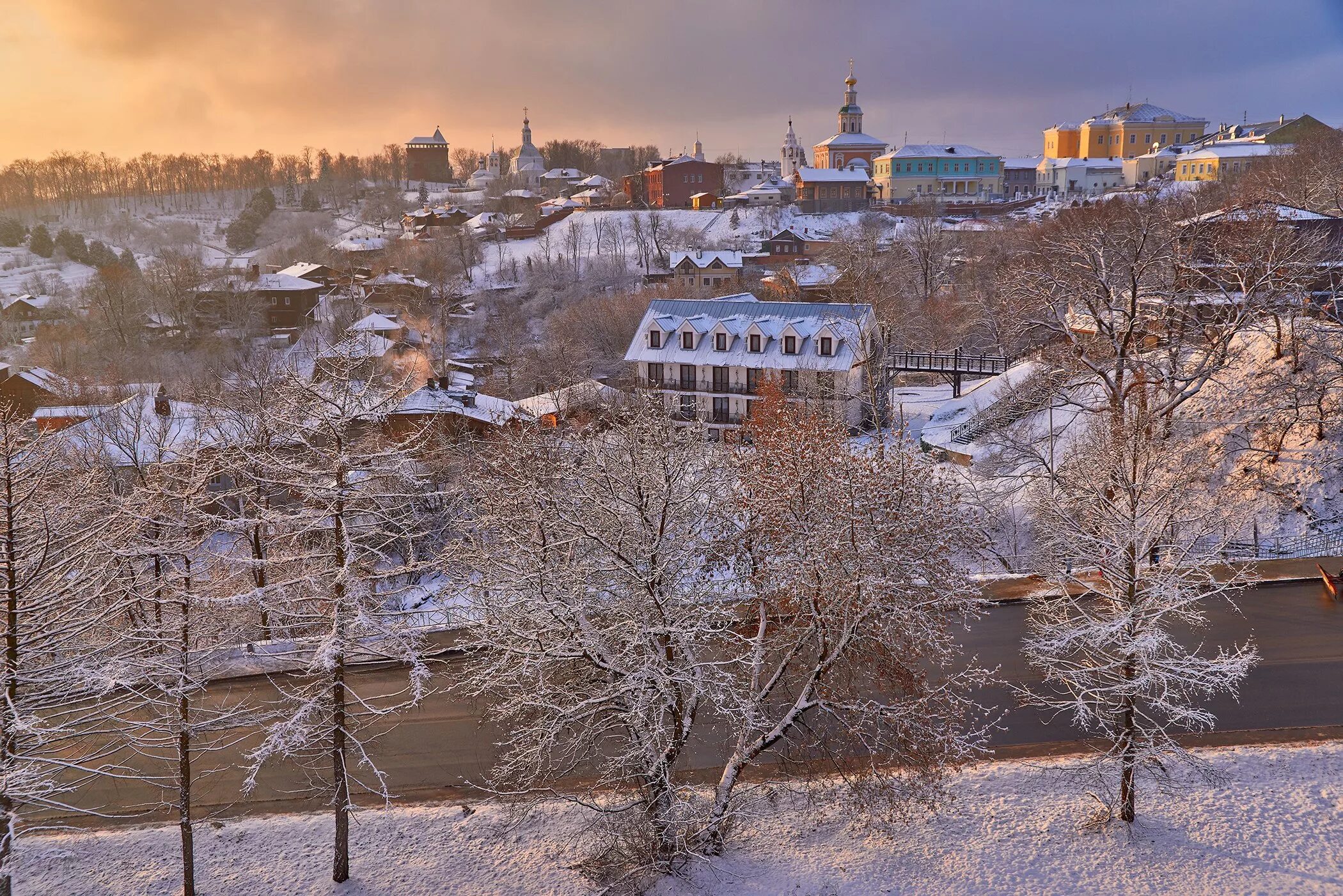 Зимний пейзаж. Декабрь природа. Зимняя красота. Красивая зима. Солнечный зимний день.