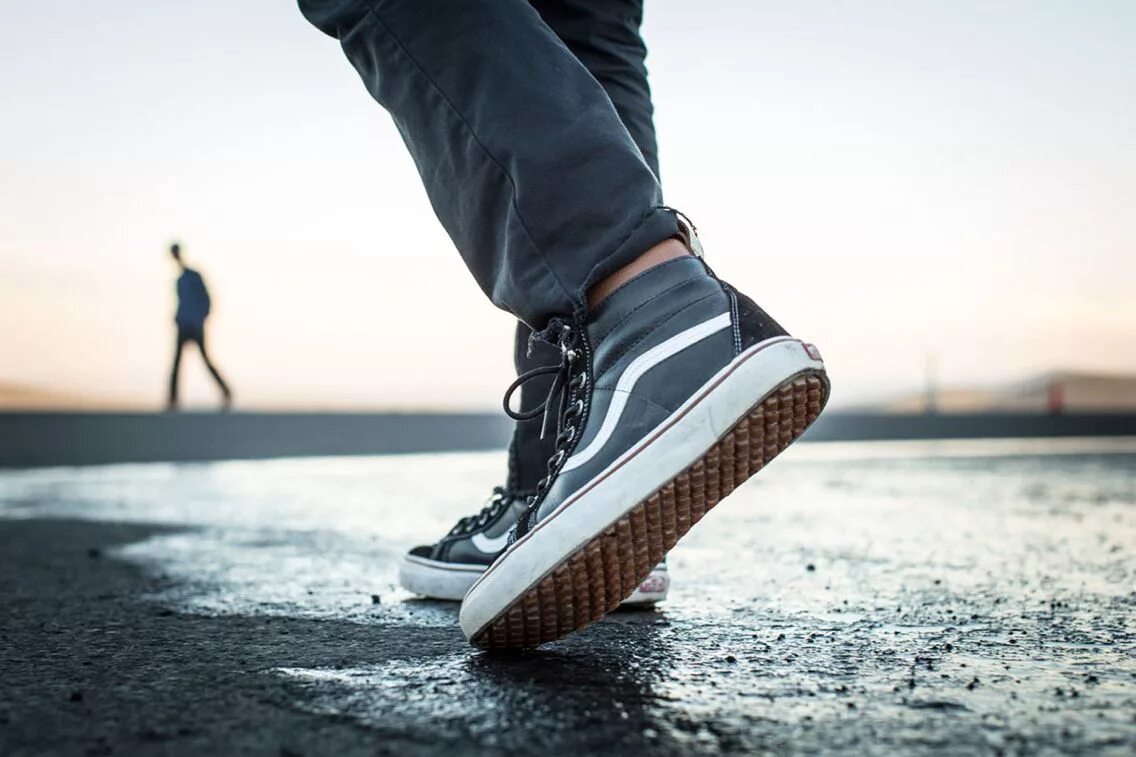 Nike presto на ноге. Кроссовки на ногах. Кроссовки на ногах. Asics кроссовки бег. Мужские ноги в кроссовках.