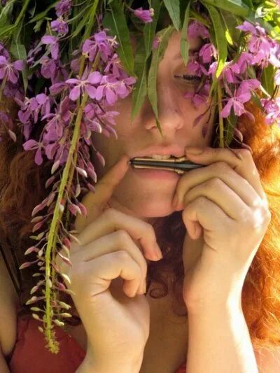 игра на хомусе. варган арт. хомус якутский инструмент. игра на варгане фото. игра на кубызе.