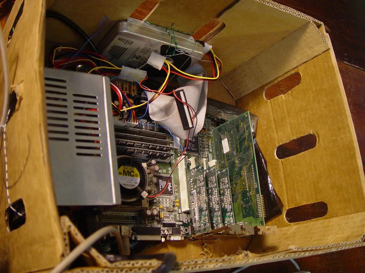 Замкнул компьютер. Pcbg srandart 22. можно ли держать компьютер в картонной коробке маил ру.