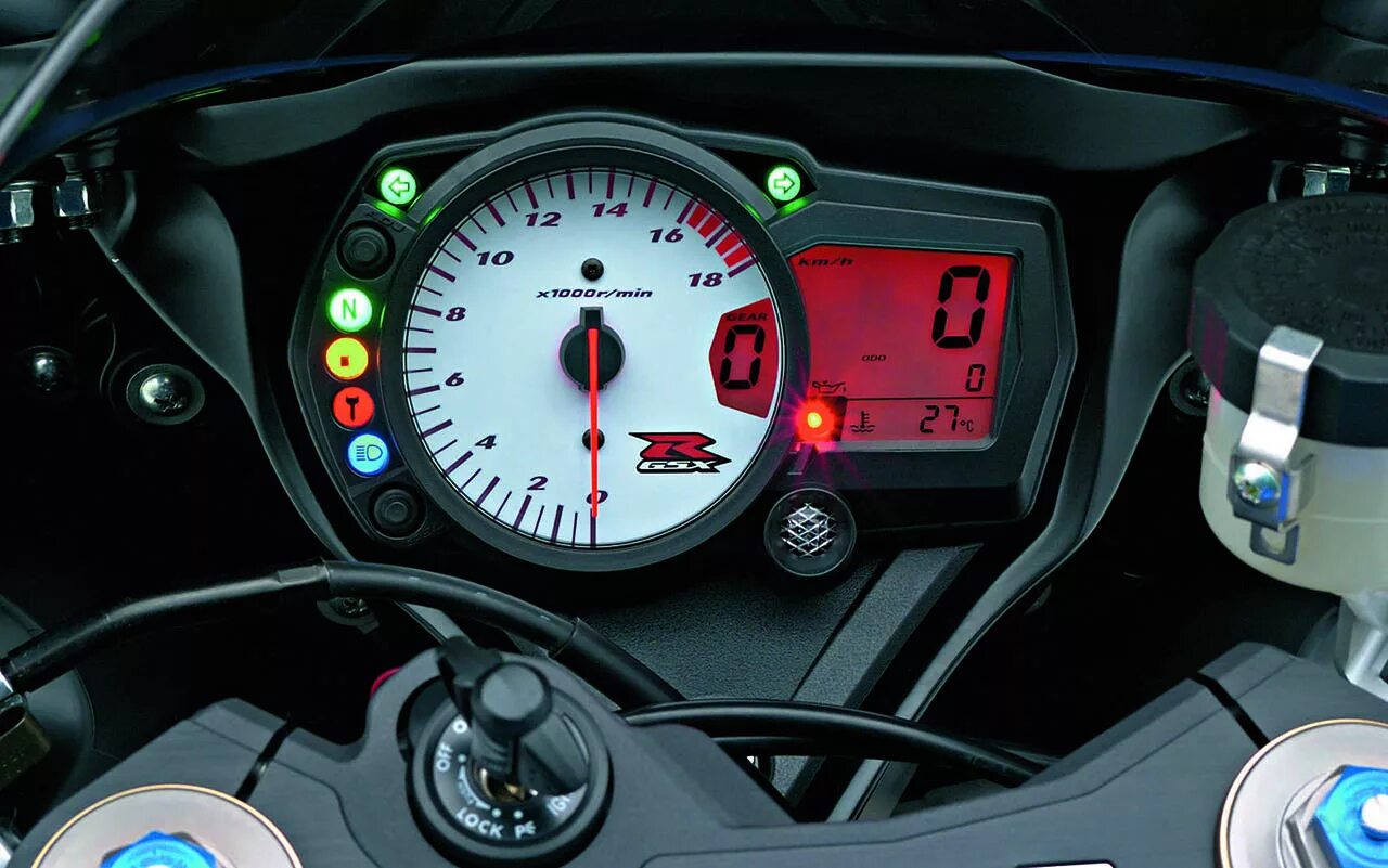 Мотоцикл включаться. Suzuki GSX-R 750 приборка. Suzuki GSXR 600 k7 приборная панель. Suzuki gsx1000r спидометр. Suzuki GSXR 600 k1 приборка.