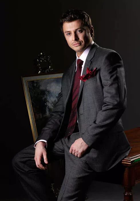 мужчина в пиджаке портрет. мужской портрет в костюме. мужской портрет. костюм мужской хуго босс hugo boss. мужской фотопортрет в костюме.