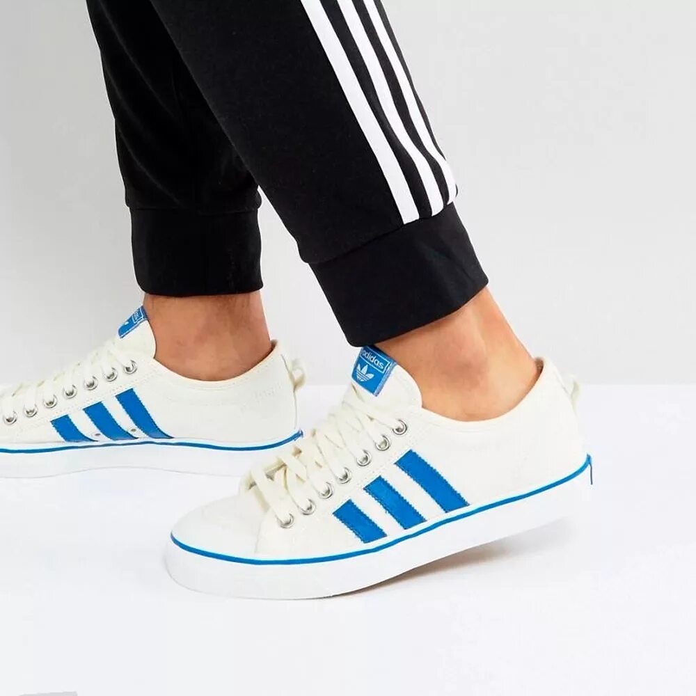 Кроссовки 3 полоски. Adidas Originals Nizza. Белые кроссовки adidas Originals Nizza. Adidas Originals Nizza lo. Кеды адидас ориджинал низза.