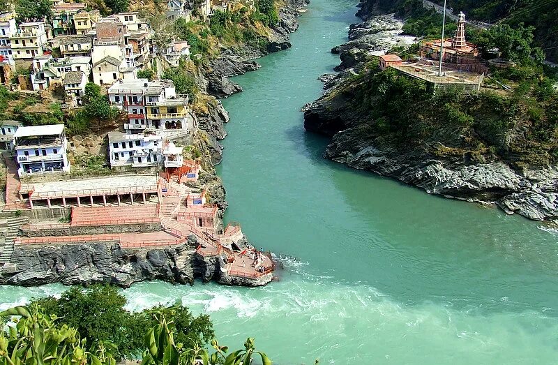 Индия 2 реки. Слияние рек Alaknanda и Bhagirathi в Индии. Девпраяг Индия. Алакнанда и Бхагиратхи. Бхагиратхи (река).