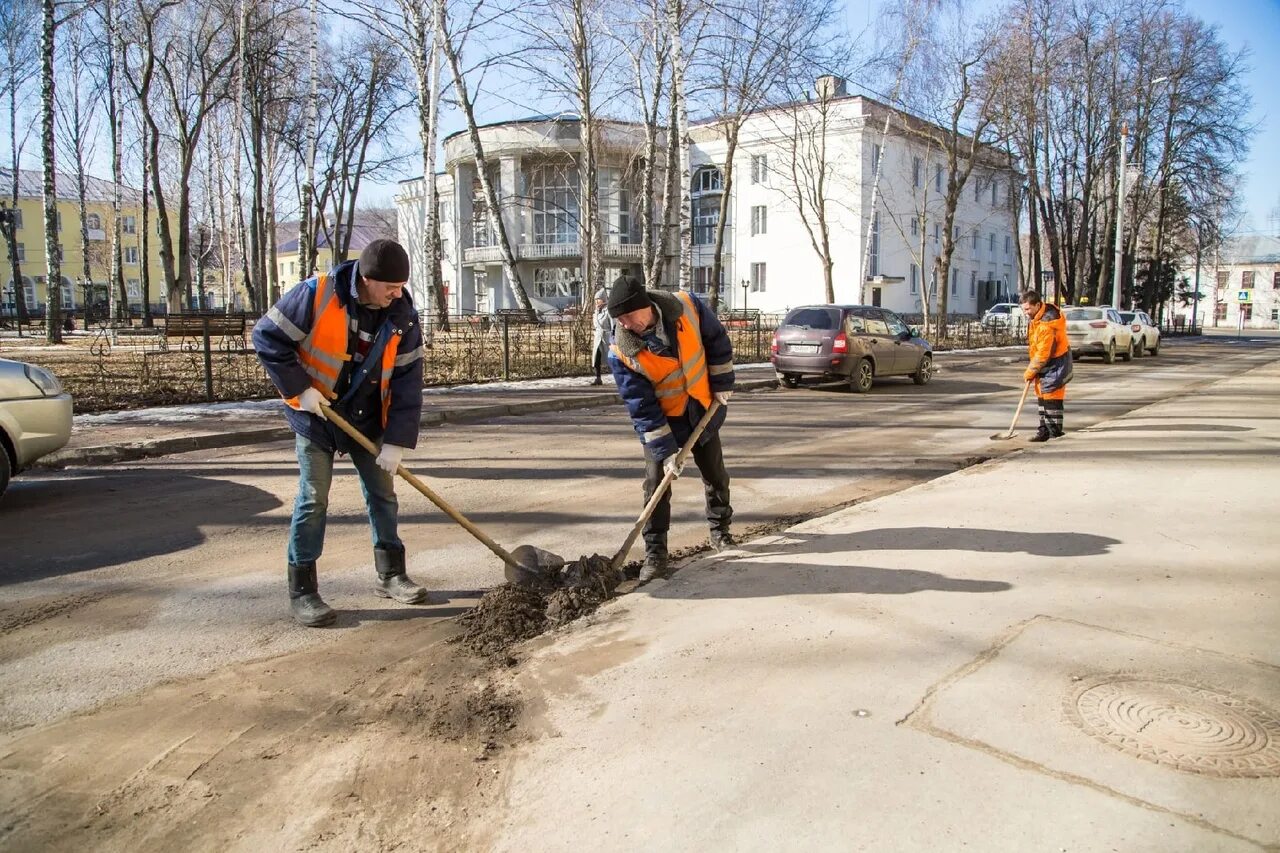 Санитарная очистка города. Уборка территории предприятия. Апрель в городе. Апрель месячник санитарной очистки. Санитарная уборка территории.