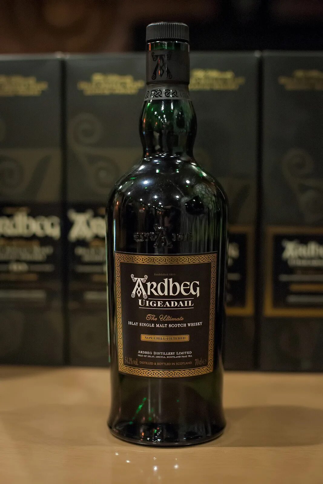 Виски ardbeg ugadal. Ardbeg uigeadail. Виски ardbeg. Ardbeg торф. Ardbeg 10.