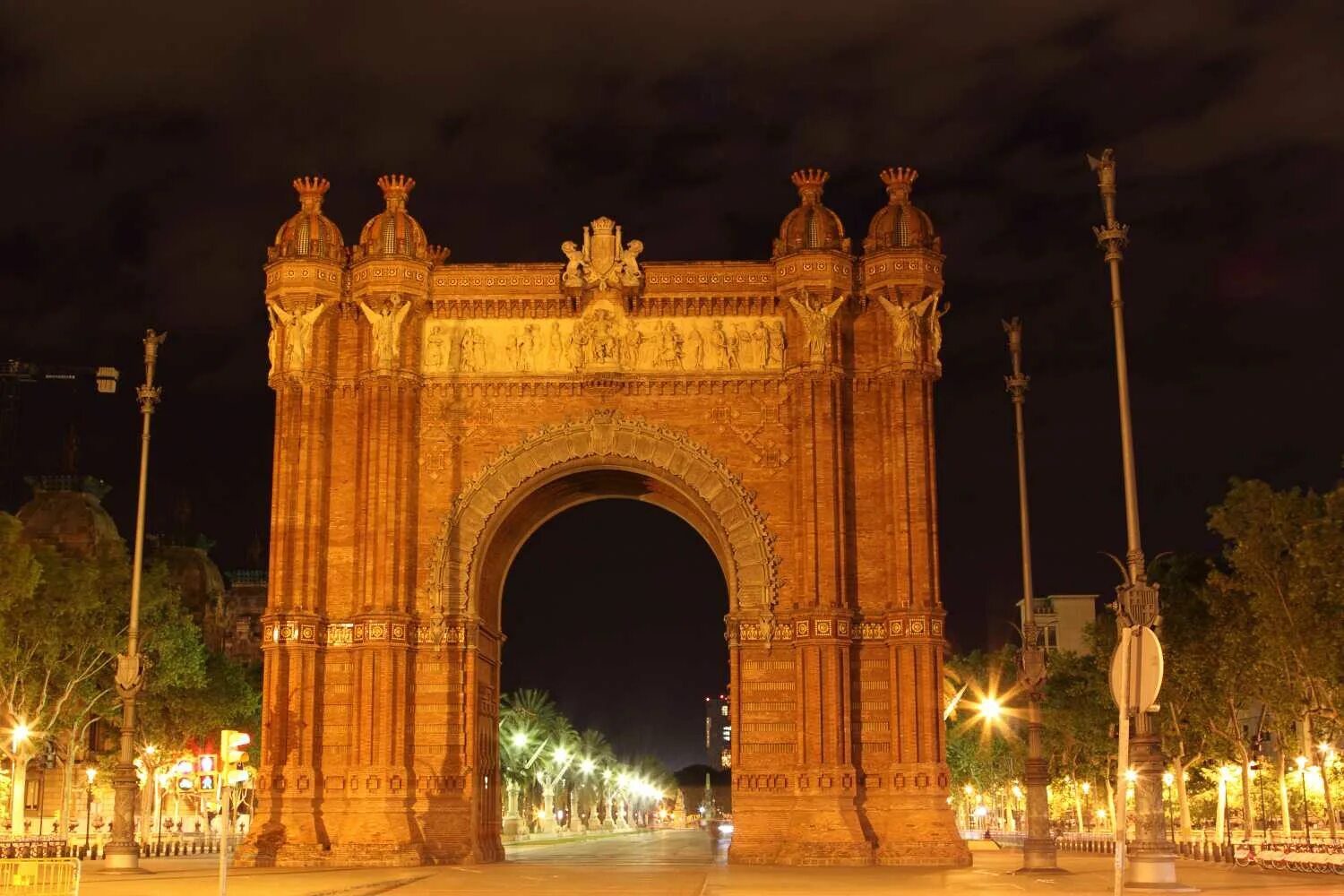 Арка актера. Триумфальная арка Барселона. Триумфальная арка Испания. Триумфальные ворота в Барселоне. Арка в Барселоне.