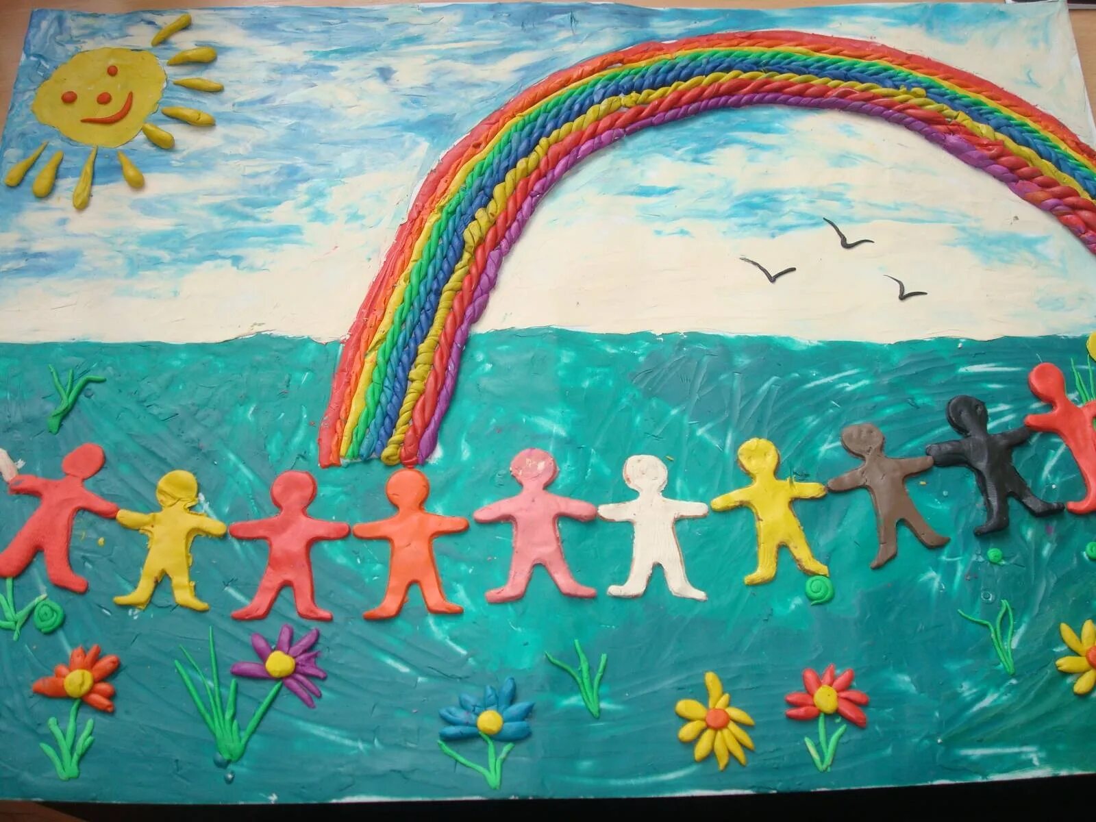 поделка мир на планете. аппликация на тему мир. мир глазами детей. голубь мира поделка. поделка на тему дружба.