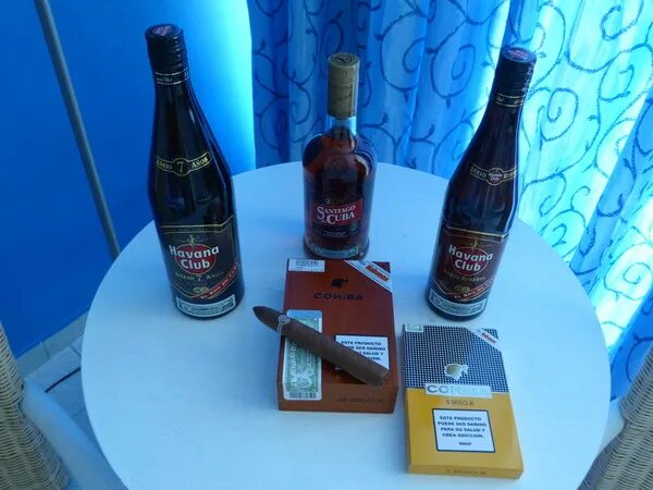 Havana Club сигары. Сигары, Ром и море. Занзибар алкоголь. Черчилль с виски.