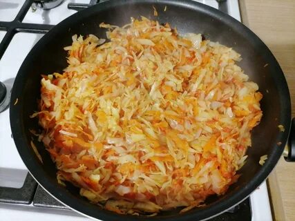 Капусту тушить на сковороде рецепт с луком